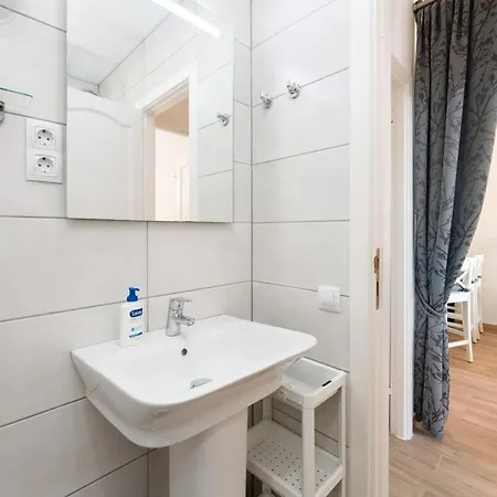 Pool View Cactus Apartman